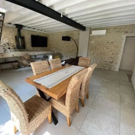 Casa vacanze Maison Chaleureuse Avec Piscine Et Aire De Jeux Tramery