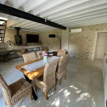 Maison Chaleureuse Avec Piscine Et Aire De Jeux Tramery