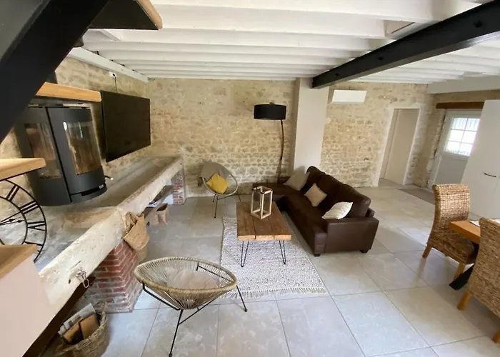 Hébergement de vacances Maison Chaleureuse Avec Piscine Et Aire De Jeux Tramery