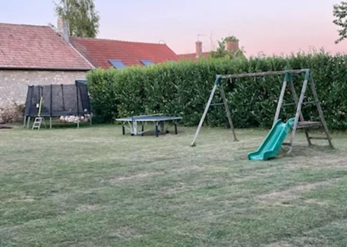 Hébergement de vacances Maison Chaleureuse Avec Piscine Et Aire De Jeux