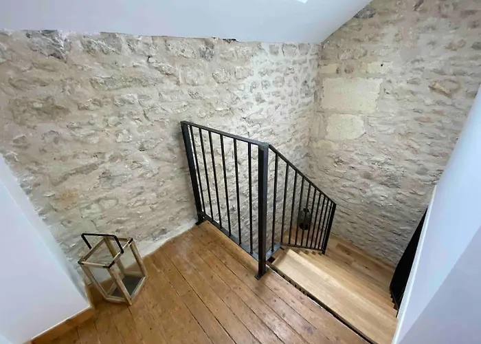 Hébergement de vacances Maison Chaleureuse Avec Piscine Et Aire De Jeux *