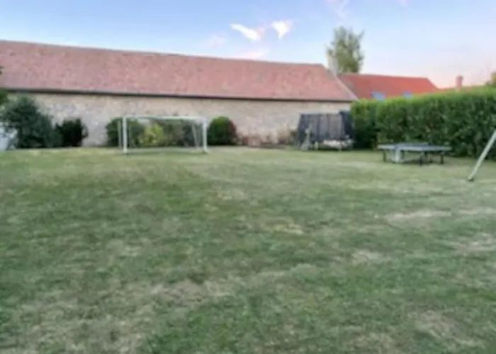 Maison Chaleureuse Avec Piscine Et Aire De Jeux Hébergement de vacances Tramery