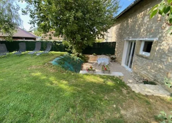 Maison Chaleureuse Avec Piscine Et Aire De Jeux