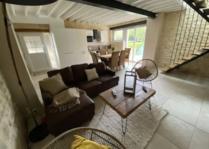 Maison Chaleureuse Avec Piscine Et Aire De Jeux Hébergement de vacances Tramery