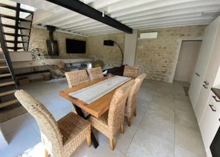 Hébergement de vacances Maison Chaleureuse Avec Piscine Et Aire De Jeux Tramery