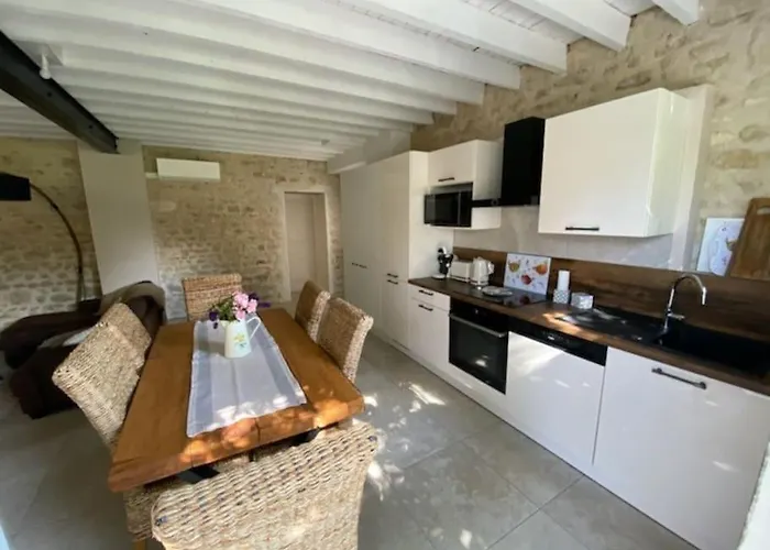 Maison Chaleureuse Avec Piscine Et Aire De Jeux Hébergement de vacances