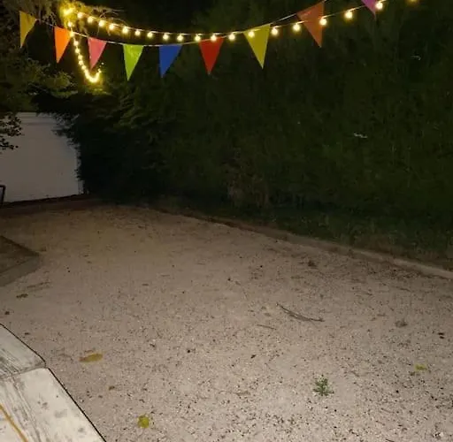 Hébergement de vacances Maison Chaleureuse Avec Piscine Et Aire De Jeux *