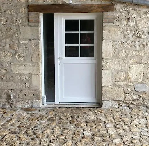 Maison Chaleureuse Avec Piscine Et Aire De Jeux Hébergement de vacances